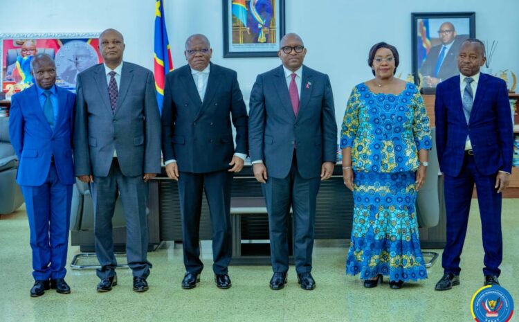  SÉNAT – RDC : SAMA LUKONDE RÉCEPTIONNE OFFICIELLEMENT LE RAPPORT GÉNÉRAL SUR L&rsquo;EXÉCUTION DE LA LOI DE FINANCES 2025